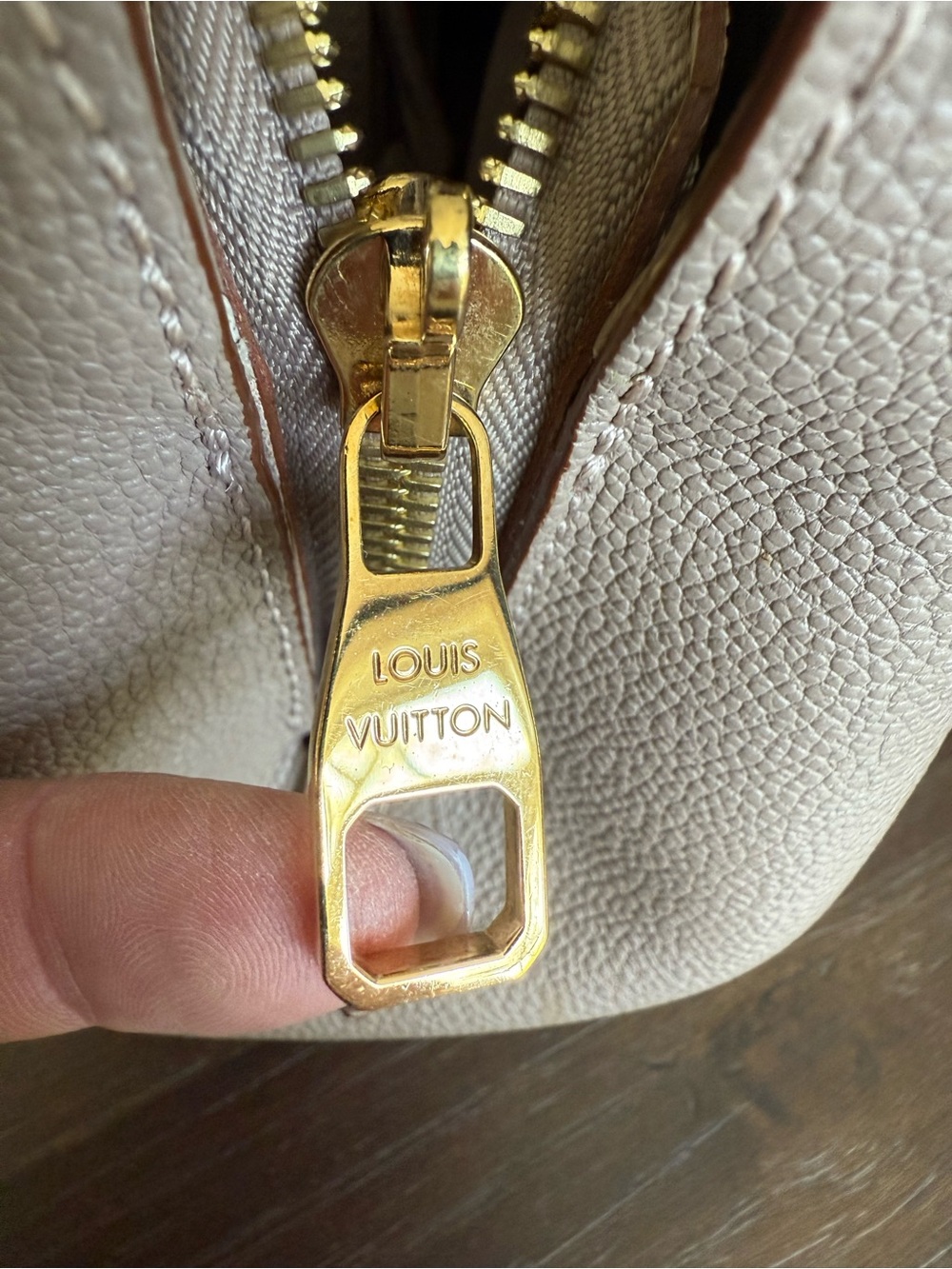 NWT!! Louis Vuitton Monogram Empreinte Handle Satchel/Crossbody. Neutral/taupe - Picture 6 of 15